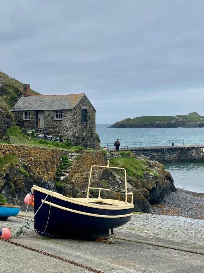 Farm Accommodation - The Lizard Peninsula, Cornwall Хелстон Экстерьер фото